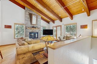 Family-friendly home with mountain views pool table fireplace & spacious deck - 8