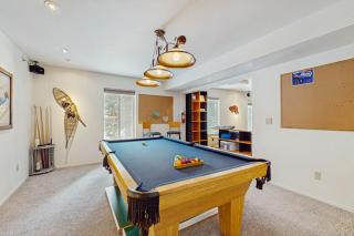 Family-friendly home with mountain views pool table fireplace & spacious deck - 9
