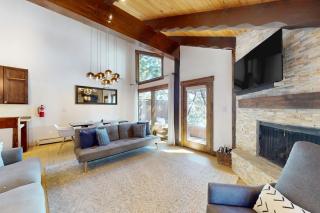 Dog-friendly mountain retreat with private hot tub fireplace & views sleeps 8 - 4