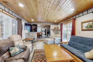 Get outside and play in South Lake Tahoe - minutes to Heavenly & lake - 8