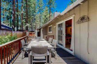 Get outside and play in South Lake Tahoe - minutes to Heavenly & lake - 9