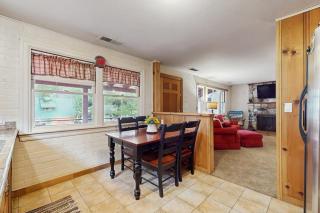Charming cabin with fireplace & great deck - near golf trails ski resor & town - 6