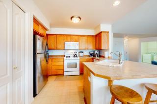 Dog-friendly home with enclosed yard fireplace W&D central AC & streaming - 6