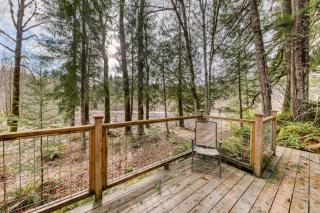 Riverfront home close to skiing & fishing with beach access & huge VHS library - 8