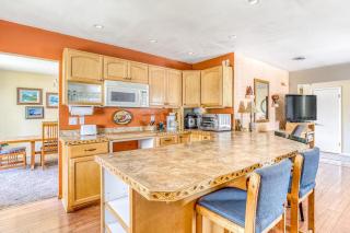 Spacious Two-Story Home withPrivate Hot Tub Free WiFi & Game Room - Dogs OK - 3
