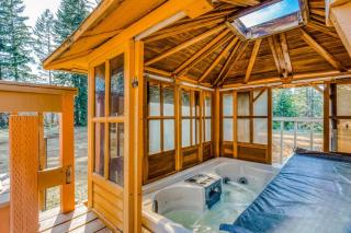Spacious Two-Story Home withPrivate Hot Tub Free WiFi & Game Room - Dogs OK - 0