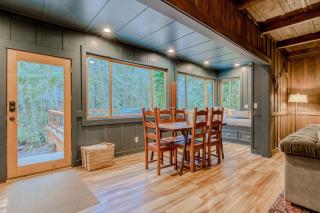 Classic forest cabin on Still Creek with private hot tub & wood fireplace - 6