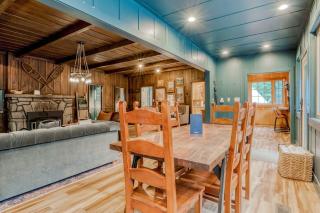 Classic forest cabin on Still Creek with private hot tub & wood fireplace - 3