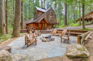 Mt Hood lodge in Forest Setting with Firepit & NEW Private Hot Tub - 0