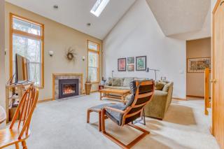 Mountain lodge with hot tub & pool - close to golf & skiing - 7