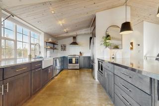 Stylish mountain home featuring pool table horseshoe pit and mountain views - 1