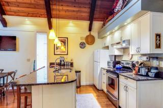Beautiful & Spacious Townhome with Deck - Close to the Lake & Slopes - 1