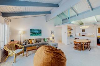 Dog-friendly condo with pool access fireplace private washer&dryer & wet bar - 5