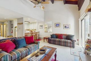 Conveniently located condo with loft fully stocked kitchen balcony wifi & TV - 5