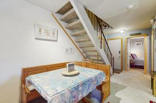 Conveniently located condo with loft fully stocked kitchen balcony wifi & TV - 4
