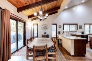 Beautiful cabin near hiking biking skiing Heavenly Valley with fireplace - 4