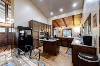 Beautiful cabin near hiking biking skiing Heavenly Valley with fireplace - 3