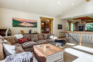 Luxury home with fireplaces AC home office & 2-car garage sleeps 10 - 8