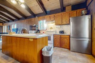 Classic Charm in South Lake Tahoe Views of the Heavenly Mountain Slopes - 3