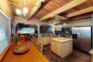 Inviting home with pool table - near Heavenly & beaches - 8