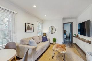 Sleek Bungalow with Hot Tub - 3 Blocks to Heavenly Gondola 12 Mins to Beach - 9
