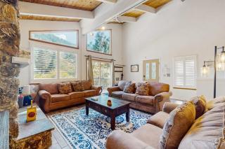 Ski-in-ski-out mountain view home with hot tub - hiking & activities nearby - 8