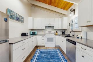 Ski-in-ski-out mountain view home with hot tub - hiking & activities nearby - 4