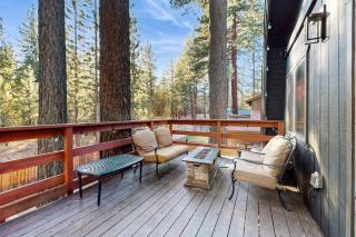 Delightful South Lake Tahoe Cabin with BBQ Decks Fireplace - Minutes to Beach&Ski - 6