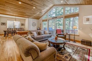 Inviting spacious home with fireplace deck hot tub full kitchen & W&D - 7