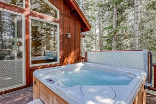 Inviting spacious home with fireplace deck hot tub full kitchen & W&D - 9