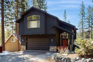 Cozy Tahoe home near the best of South Lake with fireplace WiFi & skiing nearby - 0
