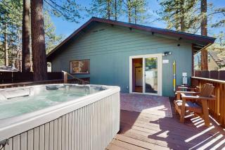 Charming Home with Spa Near Ski Resort and Lake Tahoe Timber Cove Marina Beach - 8
