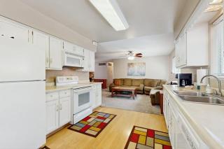 Charming Home with Spa Near Ski Resort and Lake Tahoe Timber Cove Marina Beach - 4