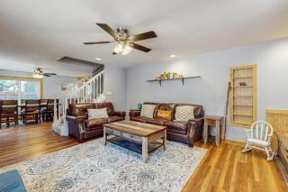 Charming Cabin Close to Restaurants Shops Ski Resort Lake - 9