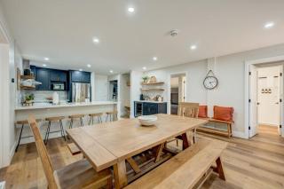 Charming condo with a wet bar fireplace washer&dryer deck - central location - 7
