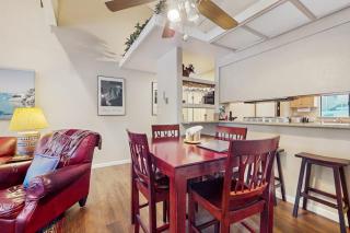 Spacious Condo with Fireplace Deck Wet Bar Pool Free Shuttle to Ski Resort - 8