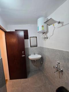 Batohi hotel cafe & Restaurant - 6