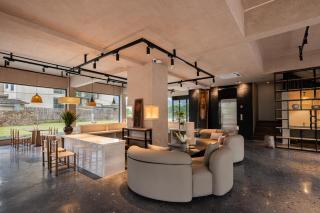 Yangshuo Afield Resort-3 minutes walk to Bamboo Rafting Wharf, Private Courtyard with grand lawn,Swimming pool,Free Self-Service Laundry & Drying,Attraction Tickets in Advance, Scooter& Trip planner - 6