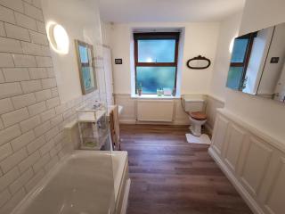 Character cottage with garden - Central Buxton - 1