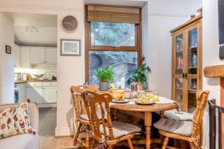 Character cottage with garden - Central Buxton - 2