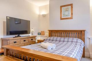 Character cottage with garden - Central Buxton - 4