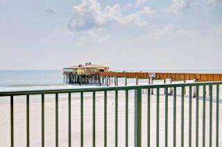 Fresh eighth floor retreat offers stunning sunrise to sunset views, book today - 7