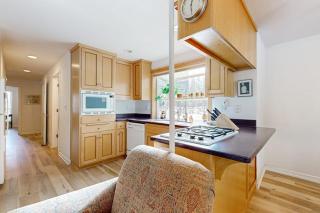 Dog-Friendly Sunriver condo with deck bikes - 5