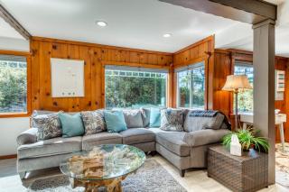 Dog-friendly house near the beach with ocean view and private gas grill - 5