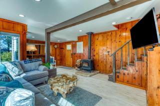 Dog-friendly house near the beach with ocean view and private gas grill - 4