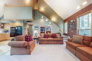 Beautiful & spacious home with a private hot tub fast WiFi AC & SHARC access - 7