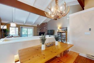 Charming condo with high-speed WiFi pellet stove pool & games - 3
