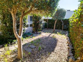 Apartamento con jardín privado, gran terraza y dos piscinas, en Playa de LaMora, Tarragona, familiar y tranquilo, reserva natural Bosque de la Marquesa con playas naturales, cerca de Altafulla, con parking, Wifi, Netflix - 4