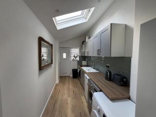 Stylish Open Plan Studio, Chester - 5