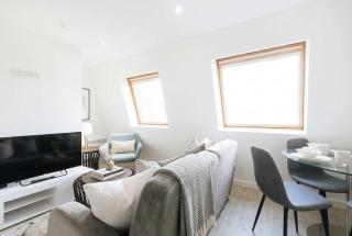 Modern 1BED Top Floor Apartment in Central Ipswich - 3